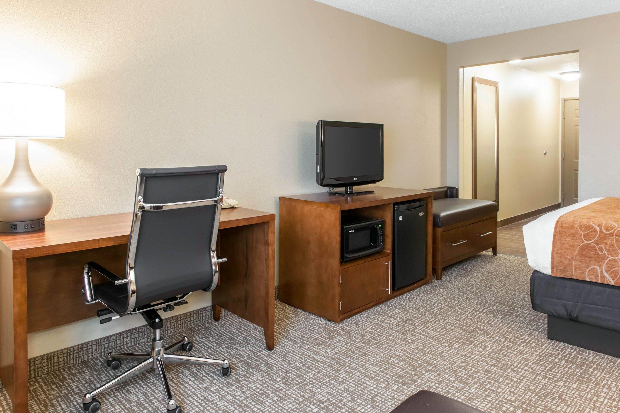 Comfort Suites Terre Haute University Area Exterior foto